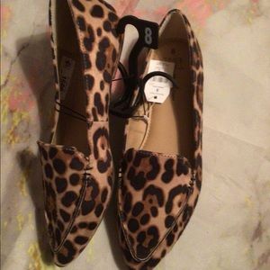- Time and Tru Women’s Animal Print Feather Flats
